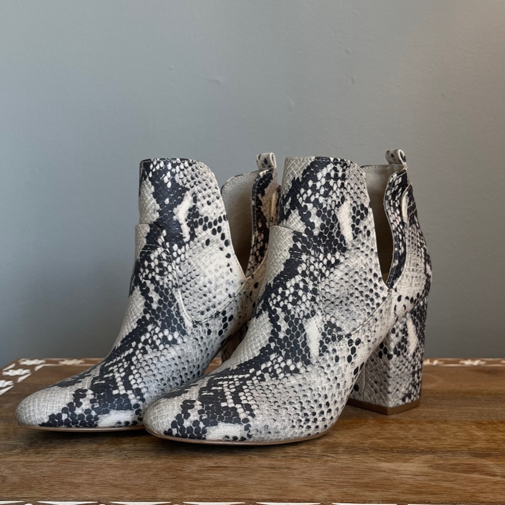 Steve Madden Women’s Snake-Print Ankle Boots in Black & White 6.5
